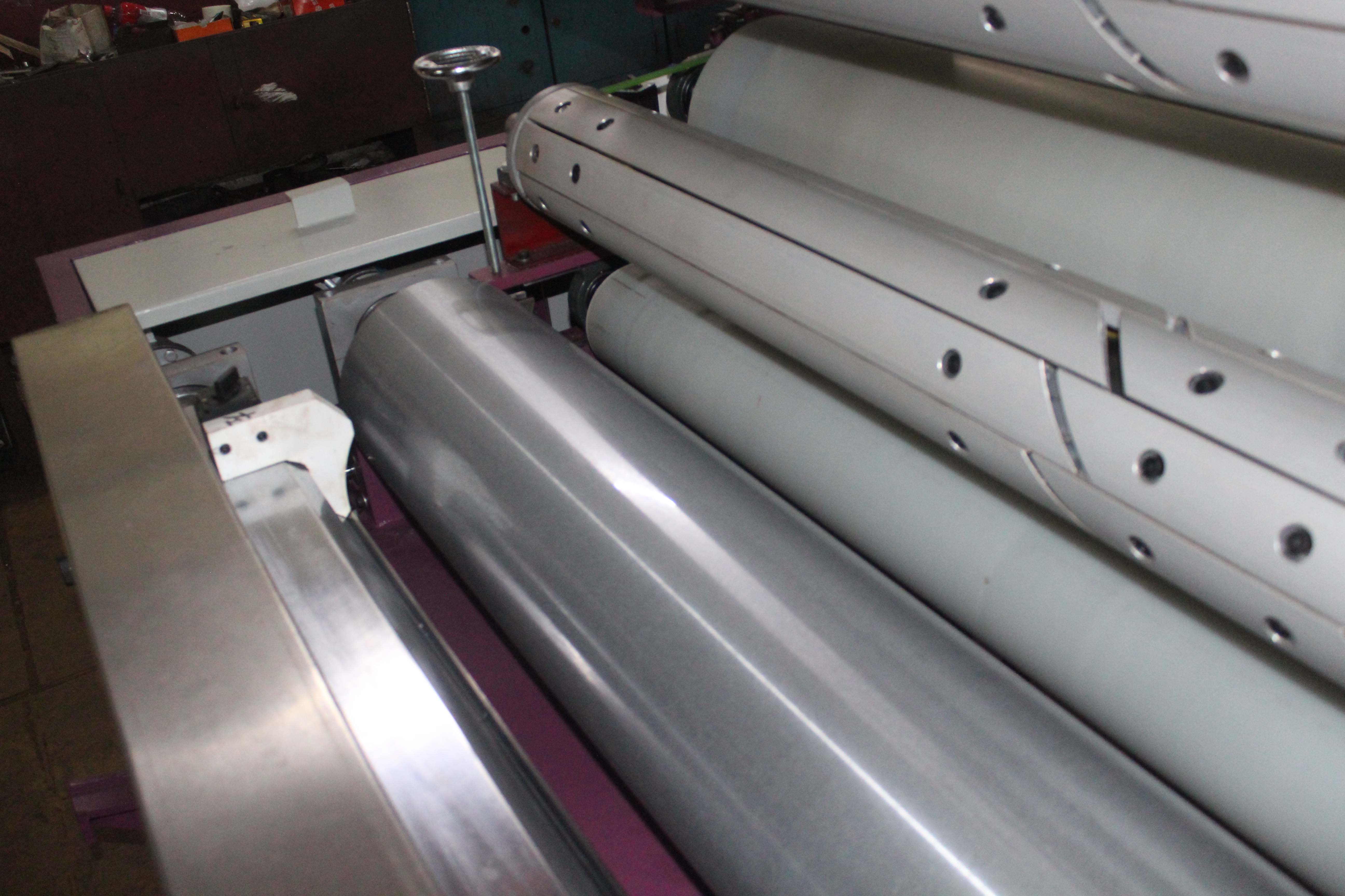 pur壓盤(pán)式熱熔膠機(jī)的操作流程和優(yōu)勢(shì)